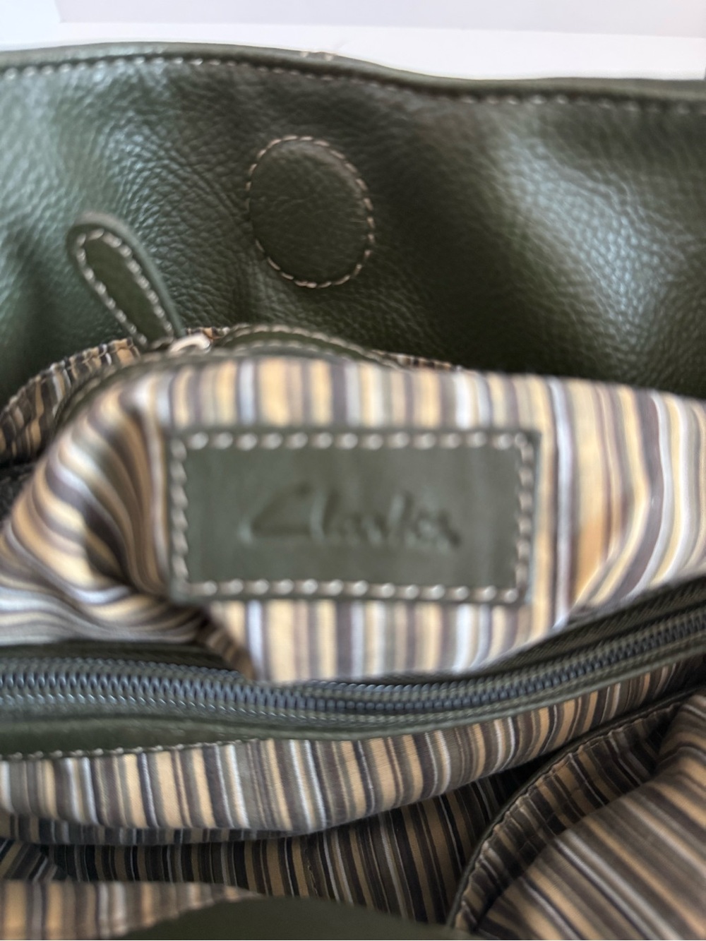 Clarks Olive Green Genuine Leather Shoulder Bag Tote Purse Silver Hardware - Picture 7 of 8